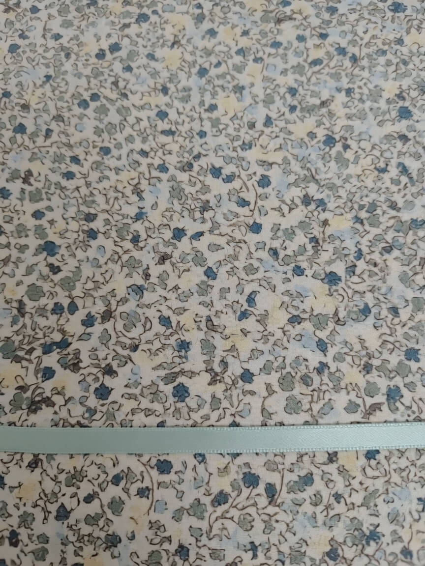 Zeren Threads Floral Print Blue Meadow King Size Cotton Bedsheet with 2 Lace Attached Pillow Covers