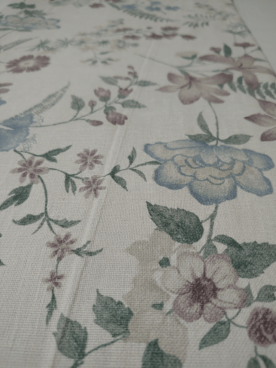 Zeren Threads Soft & Elegant Botanical Design Floral Meadow Printed King Size Bedsheet
